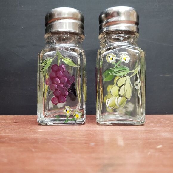 Home Essentials Vintage Grapes Salt and Pepper Shaker - Picture 3 of 8